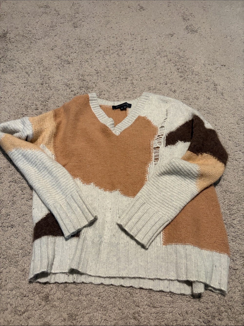 Skull Cashmere Colorblock V-Neck Sweater in Cream, Tan & Brown